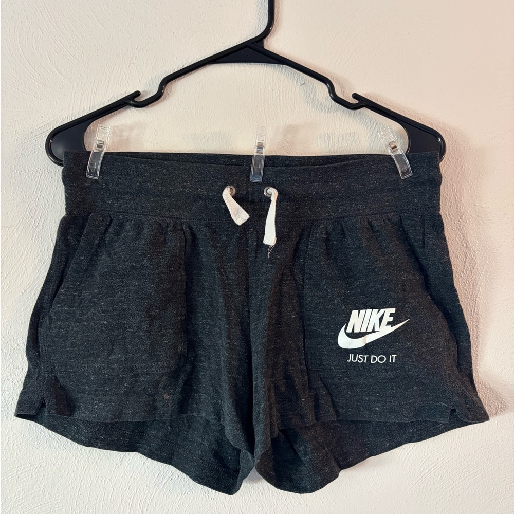 Nike Women's Dark Heather Grey Shorts sz Medium